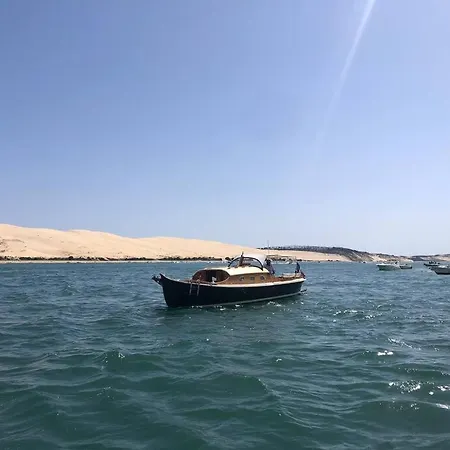 A Deux Pas Du Port, Jolie Maison Redecoree بيت للعطل لا تاسْتْ دو بوك