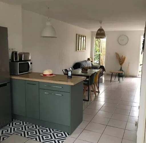 A Deux Pas Du Port, Jolie Maison Redecoree