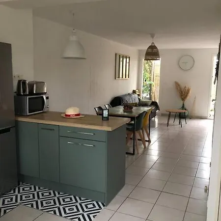 A Deux Pas Du Port, Jolie Maison Redecoree